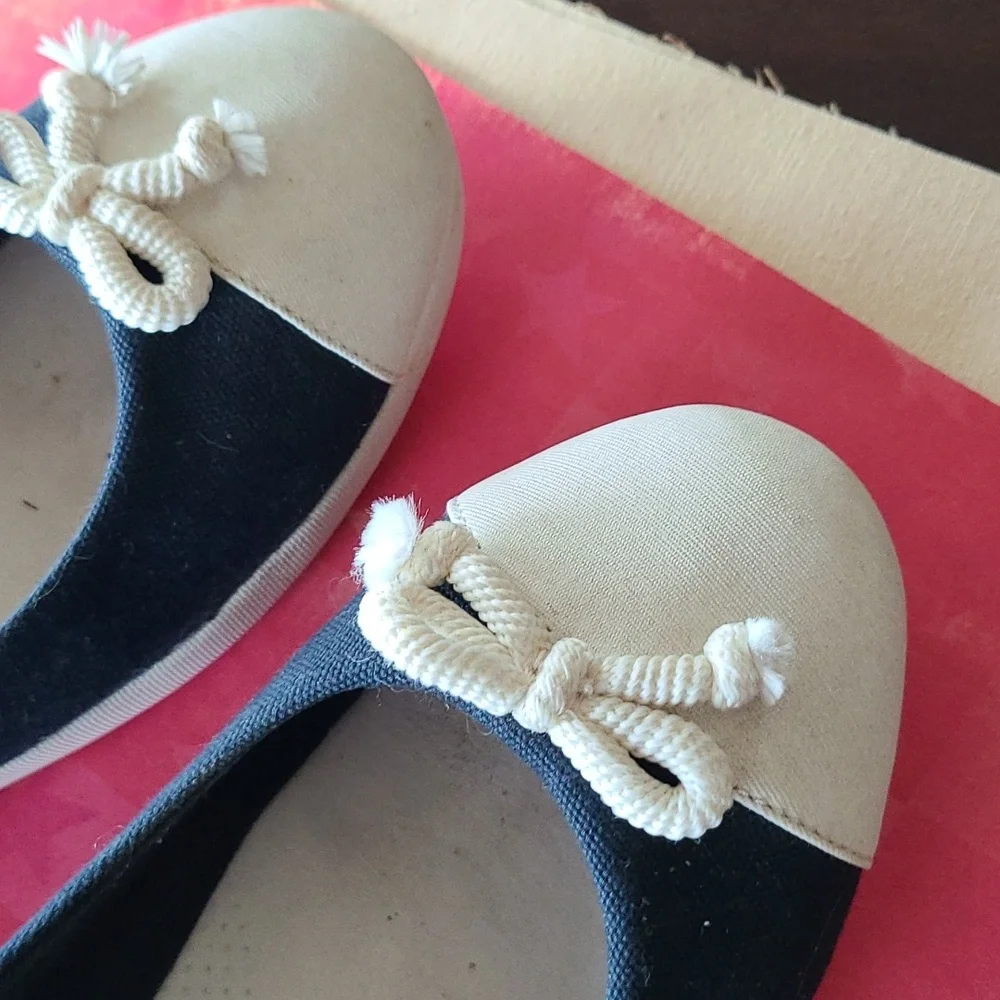 Elegant Navy Blue And White Women's Flats - Picture 2 of 6